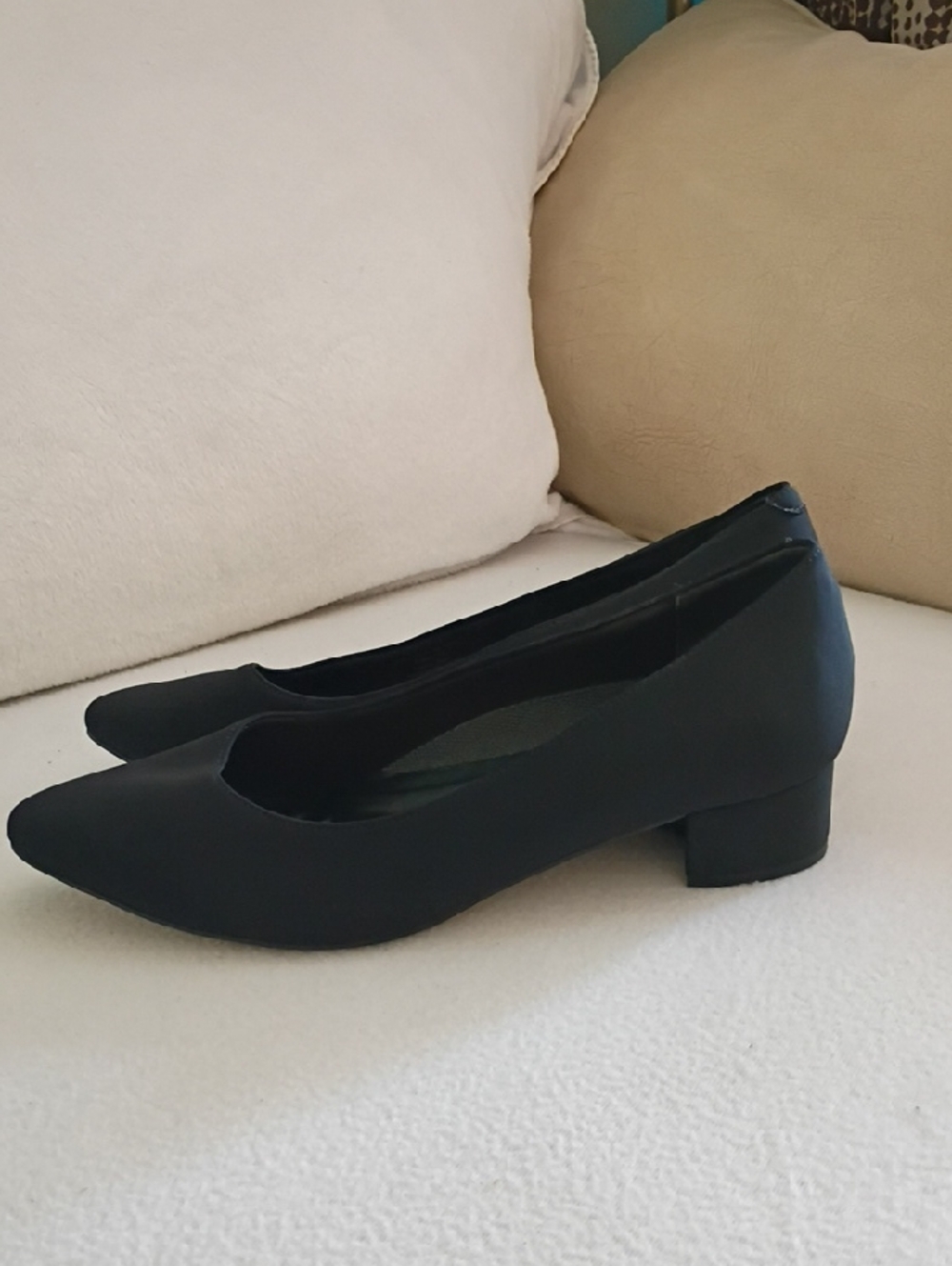 New Condition Classic Black Low Block Heel Pump - Women - Picture 3 of 9